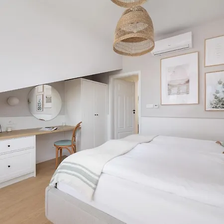 Unique Air-conditioned Dietla Cracow By Renters Cracovie